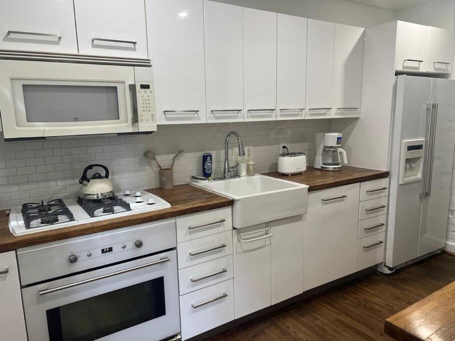 3-bedroom House With Cute Patio Explore Dc On Foot Villa Washington