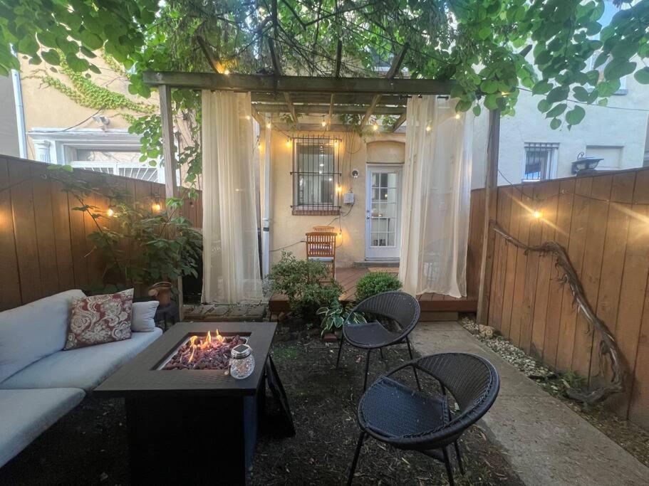 3-bedroom House With Cute Patio Explore Dc On Foot Villa *