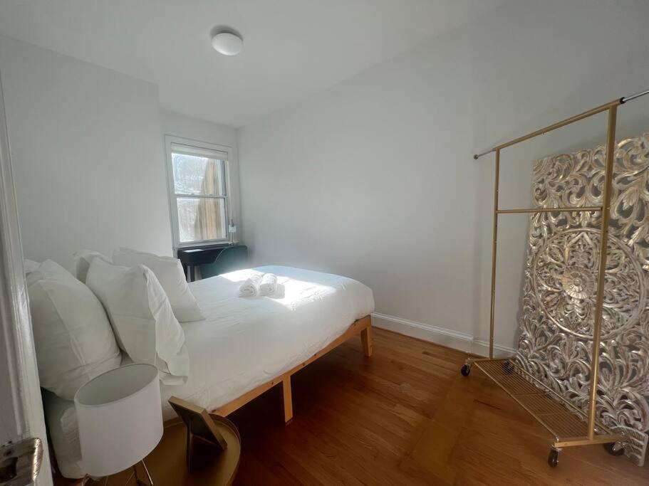 3-bedroom House With Cute Patio Explore Dc On Foot Villa *