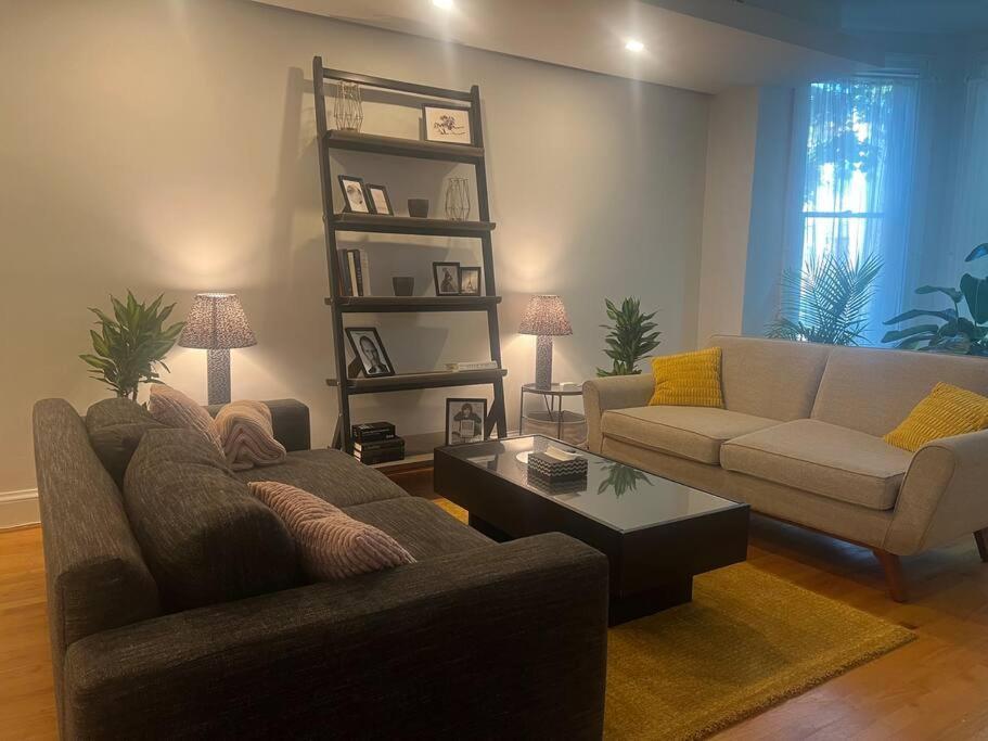 Villa 3-bedroom House With Cute Patio Explore Dc On Foot Washington