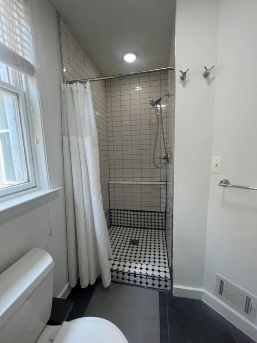 3-bedroom House With Cute Patio Explore Dc On Foot *