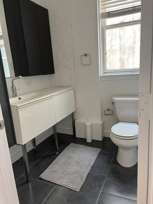 3-bedroom House With Cute Patio Explore Dc On Foot Villa *