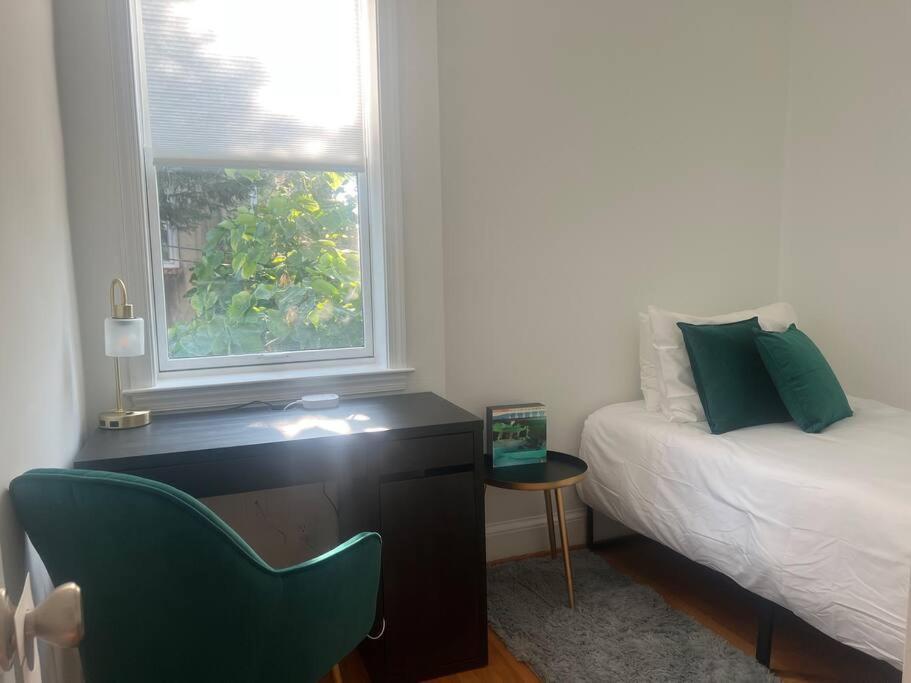 3-bedroom House With Cute Patio Explore Dc On Foot